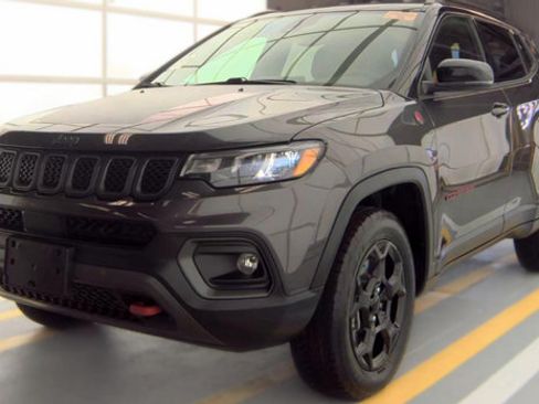 Used 2023 Jeep Compass Trailhawk AWD/4WD image 7