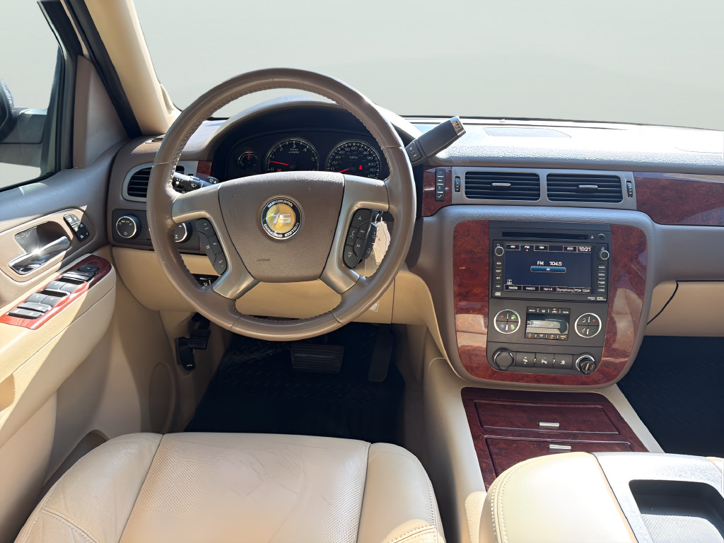 Used 2010 Chevrolet Suburban LTZ AWD/4WD image 30