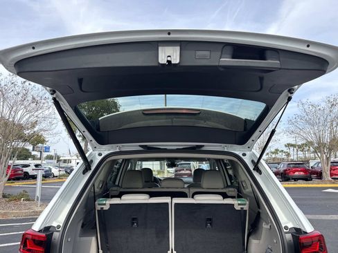 Used 2025 Volkswagen Atlas SE image 12