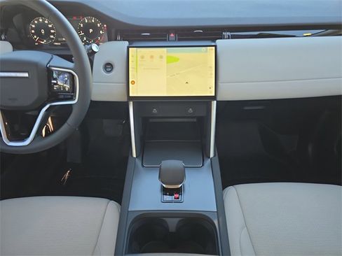 Used 2024 Land Rover Discovery Sport S image 11