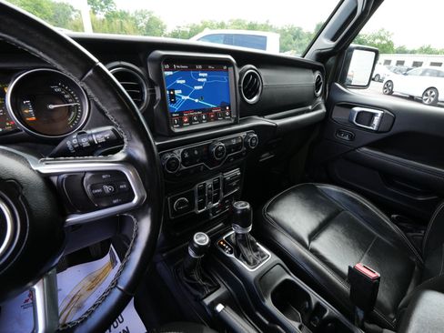 Used 2021 Jeep Wrangler Unlimited Sahara w/ Cold Weather Group AWD/4WD image 32