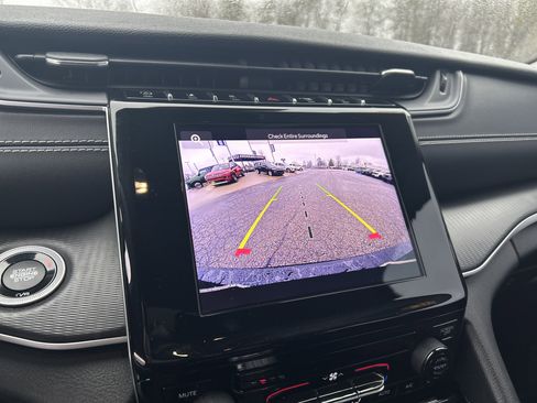 Used 2023 Jeep Grand Cherokee L Laredo image 21