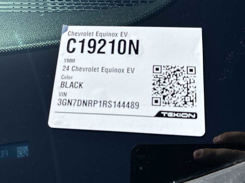 Certified 2024 Chevrolet Equinox EV RS image 33