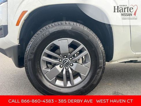 Certified 2025 Nissan Frontier SV image 18