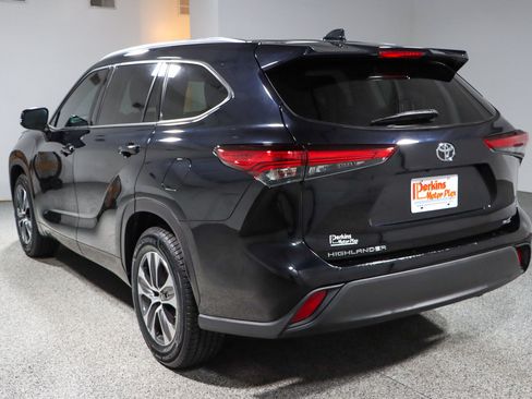 Used 2020 Toyota Highlander XLE FWD image 9