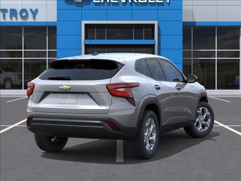 New 2026 Chevrolet Trax LS w/ LS Convenience Package FWD image 4