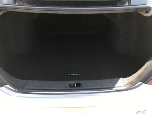 Used 2016 Nissan Versa SV FWD image 8