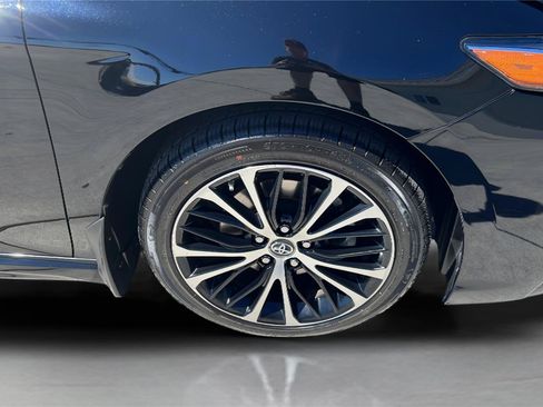 Used 2019 Toyota Camry SE FWD image 19