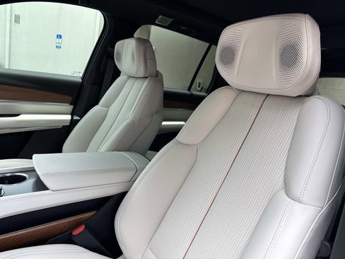 New 2026 Cadillac Vistiq Sport image 21