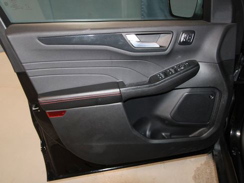 Used 2025 Ford Escape ST-Line Elite w/ Premium Technology Package image 5