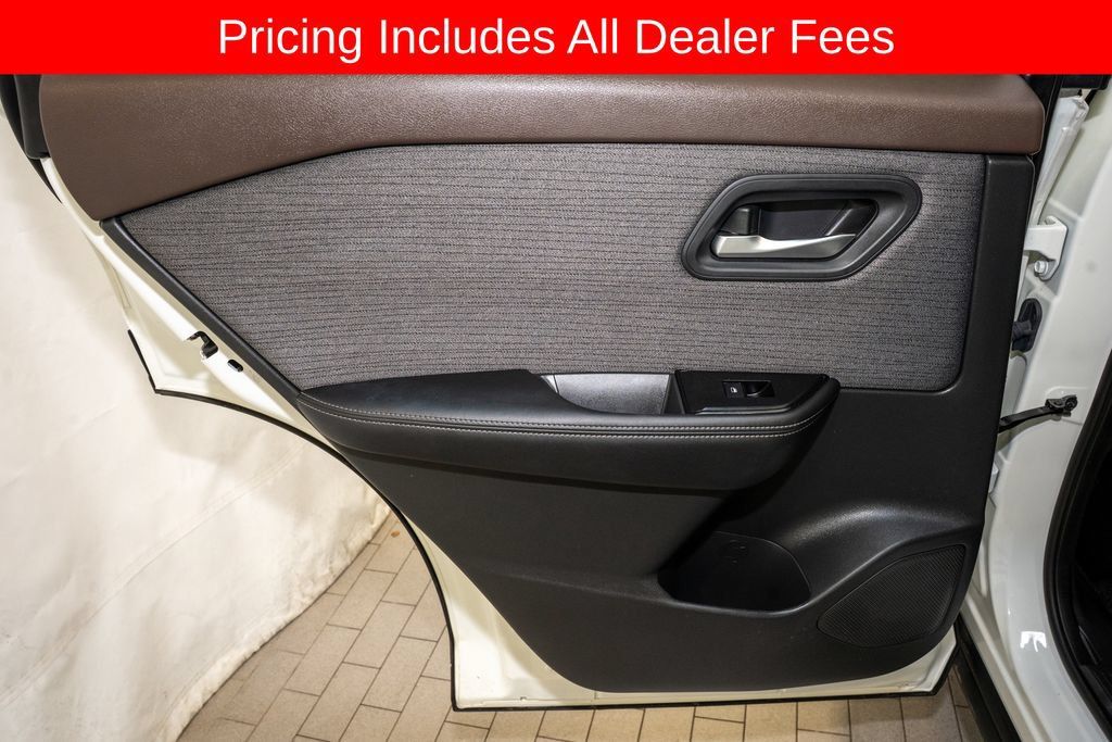 Certified 2023 Nissan Rogue SV FWD image 9