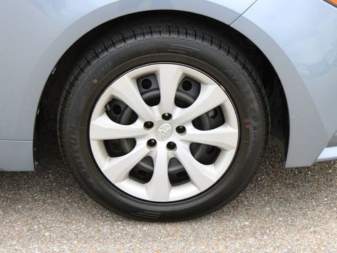 Used 2022 Toyota Corolla LE FWD image 5