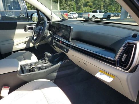 New 2025 Kia Sorento S FWD image 7