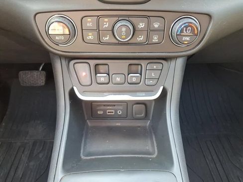 Used 2021 GMC Terrain SLT w/ Infotainment Package II AWD/4WD image 31