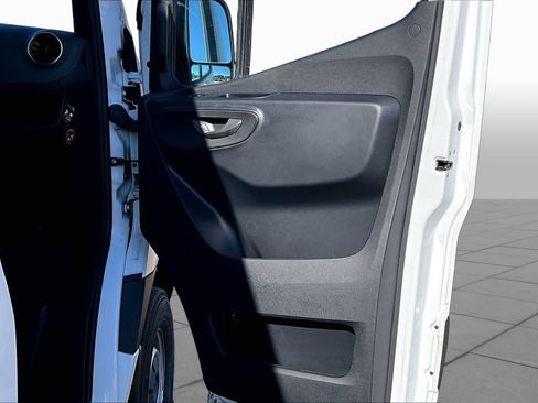 Used 2024 Mercedes-Benz Sprinter 2500 image 22