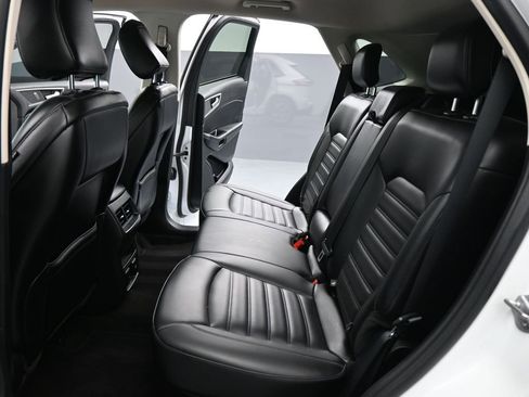Used 2020 Ford Edge SEL w/ Convenience Package image 19