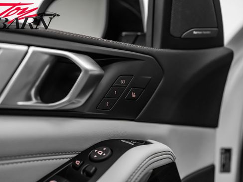 Used 2024 BMW X5 M60i image 23