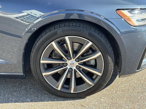 Used 2022 Volvo S60 B5 Inscription image 3