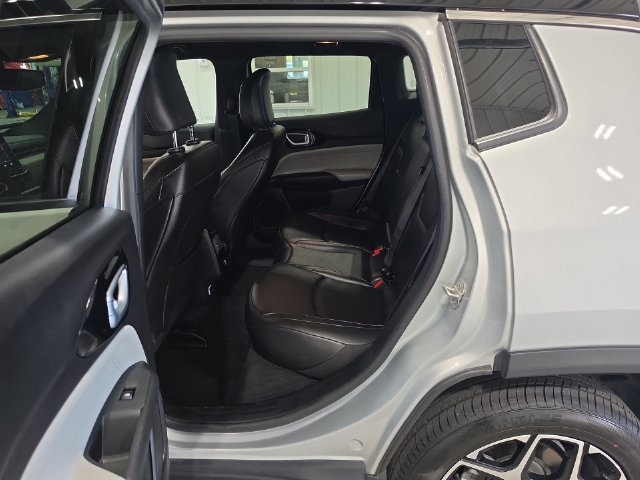 Used 2025 Jeep Compass Limited AWD/4WD image 26