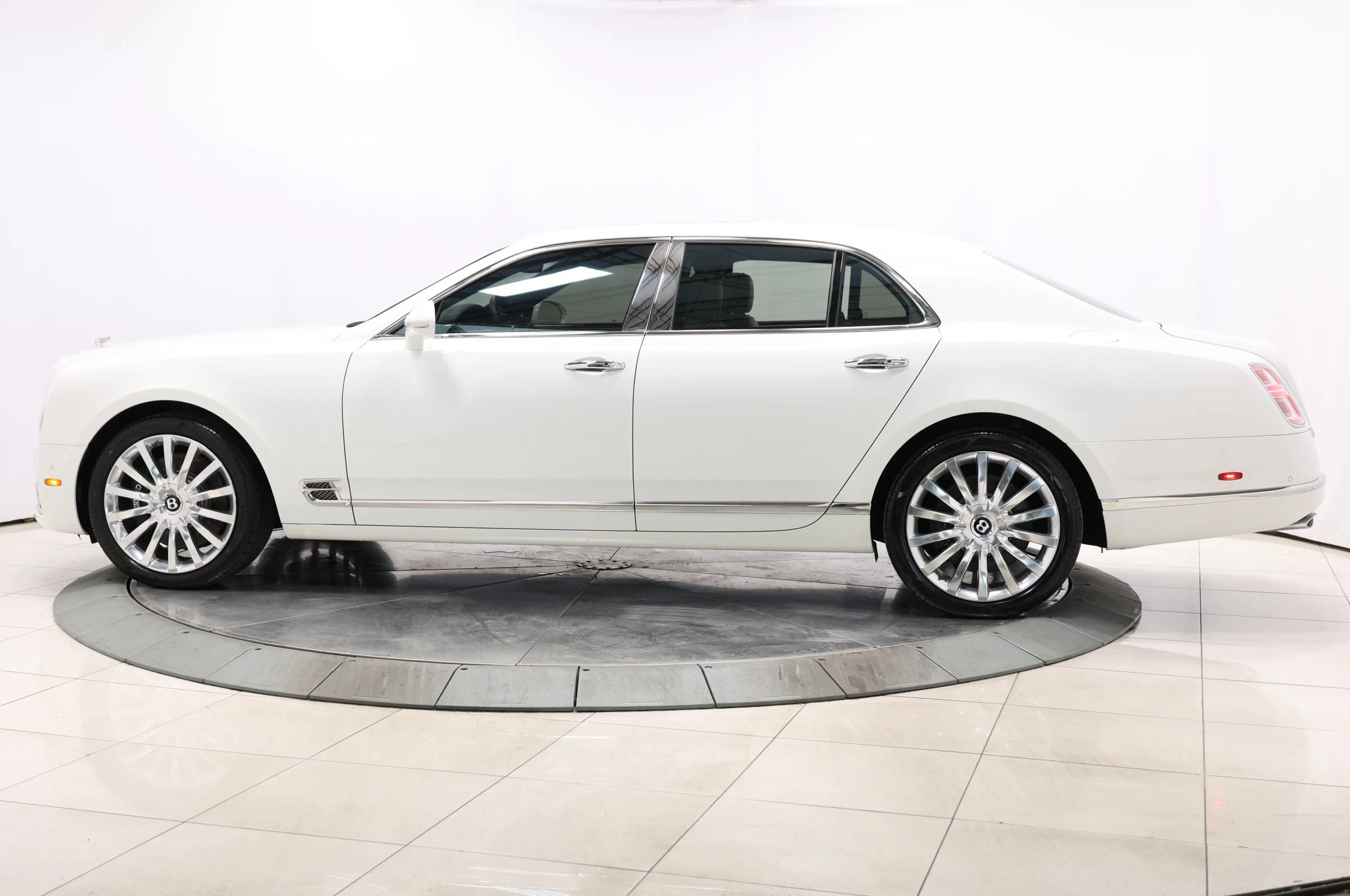 Used 2017 Bentley Mulsanne RWD image 10