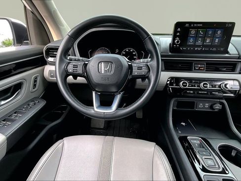 Used 2025 Honda Pilot EX-L image 9