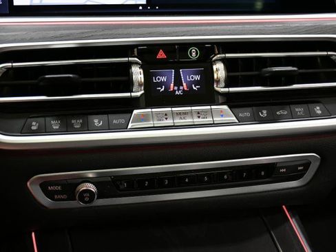 Used 2022 BMW X7 xDrive40i w/ Premium Package AWD/4WD image 45