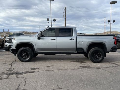 Used 2025 Chevrolet Silverado 2500 ZR2 w/ Technology Package image 2