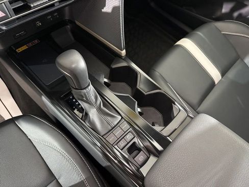 Used 2025 Toyota Camry SE w/ Convenience Package image 23