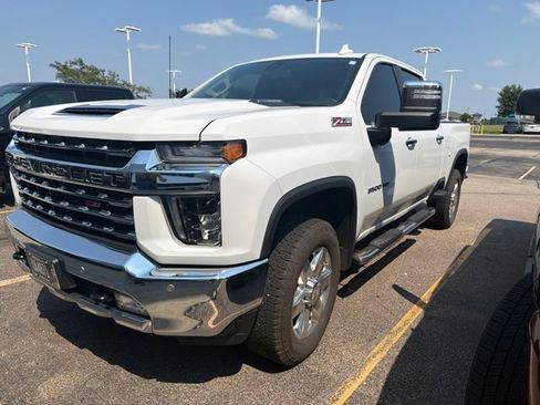 Used 2022 Chevrolet Silverado 3500 LTZ AWD/4WD image 3
