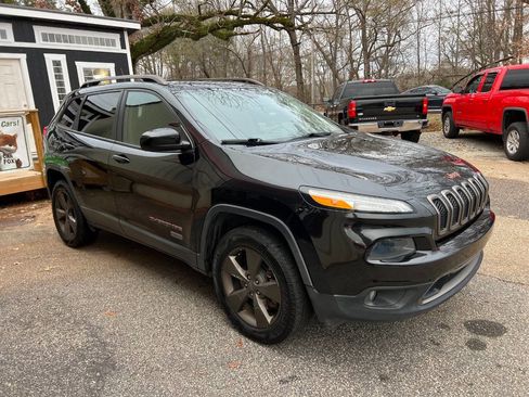 Used 2016 Jeep Cherokee 75th Anniversary image 3