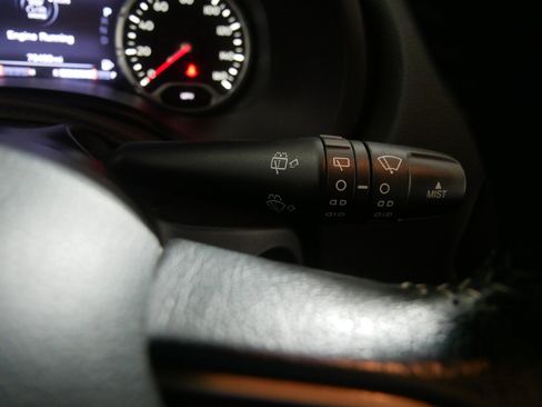 Used 2015 Jeep Renegade Limited image 30