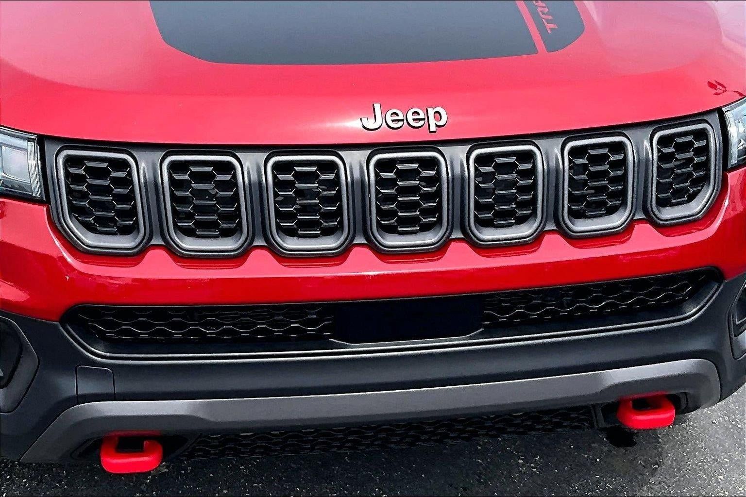 Used 2025 Jeep Compass Trailhawk AWD/4WD image 30