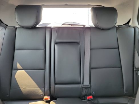 Used 2022 Chevrolet Trax LT w/ Premium Seat Package AWD/4WD image 17