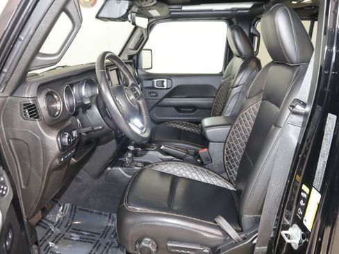 Used 2023 Jeep Wrangler Unlimited Sahara AWD/4WD image 13