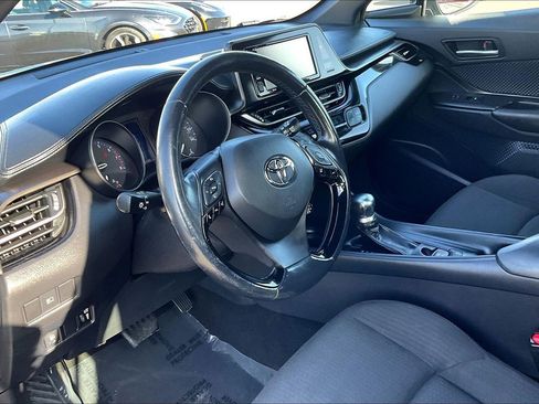 Used 2018 Toyota C-HR XLE image 4