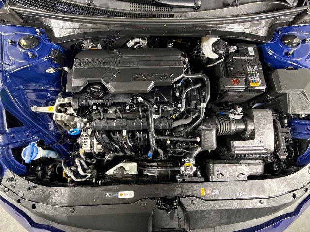 Used 2025 Hyundai Elantra Limited FWD image 31