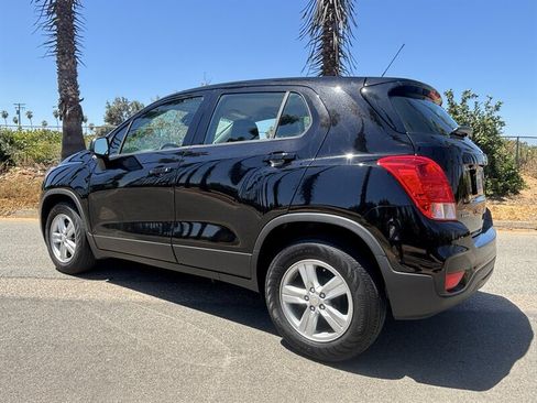 Used 2020 Chevrolet Trax LS FWD image 4