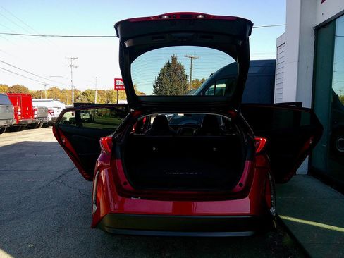 Used 2017 Toyota Prius Prime Premium w/ Carpet Mat Package image 6