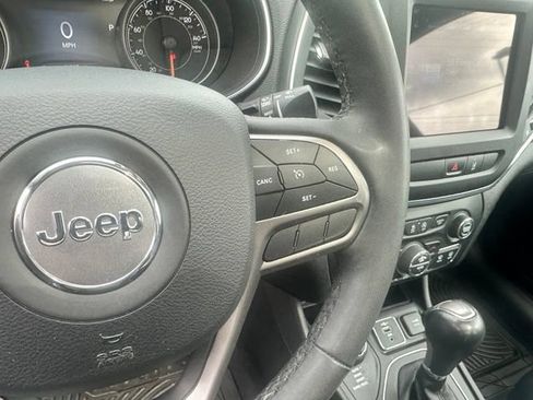 Used 2022 Jeep Cherokee Latitude Lux w/ Sun & Sound Group AWD/4WD image 26