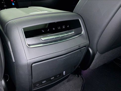 Used 2025 Cadillac Escalade Sport AWD/4WD image 32