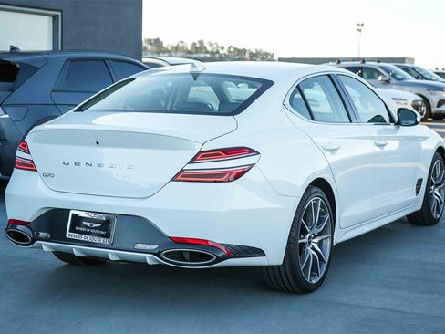 Used 2025 Genesis G70 2.5T image 6