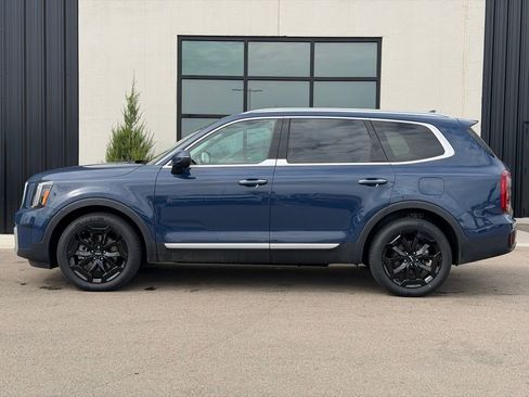 Used 2025 Kia Telluride S AWD/4WD image 2