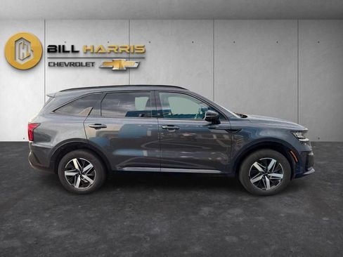 Used 2022 Kia Sorento S w/ Panoramic Sunroof Package FWD image 4