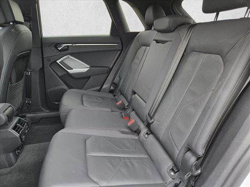 Used 2025 Audi Q3 2.0T Premium image 15