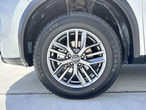 Used 2024 Nissan Rogue S FWD image 4