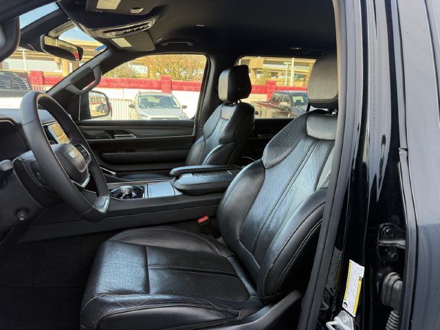 Used 2024 Jeep Wagoneer L Series II RWD image 24