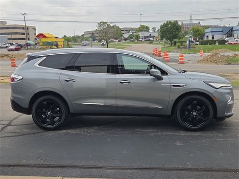 Used 2024 Buick Enclave Essence w/ Sport Touring Edition image 6