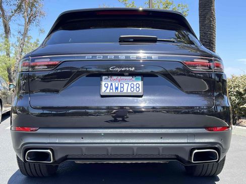Used 2019 Porsche Cayenne w/ Premium Package AWD/4WD image 65