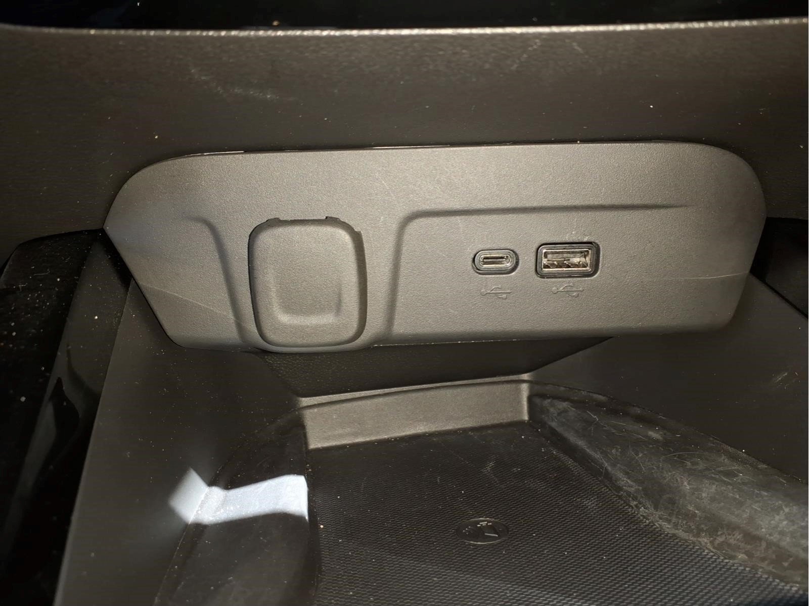 Used 2024 Chevrolet Trax RS w/ Sunroof Package FWD image 21