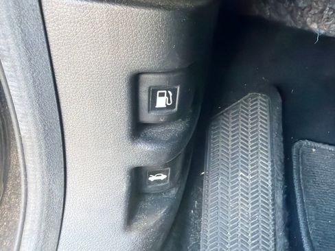 Used 2019 Honda CR-V LX image 16